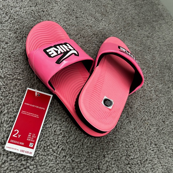 Girls Nike flip flops brand new no box ! - Picture 1 of 3